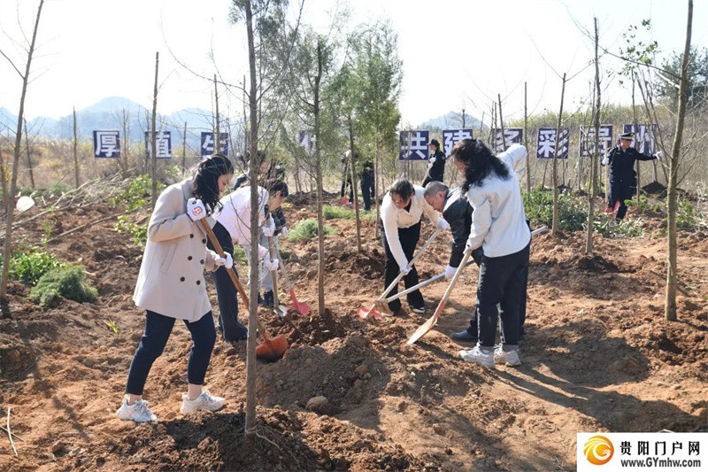 “植”此青绿 不负青山 贵州各地开展义务植树活动(图1) “植”此青绿 不负青山 贵州各地开展义务植树活动(图1)