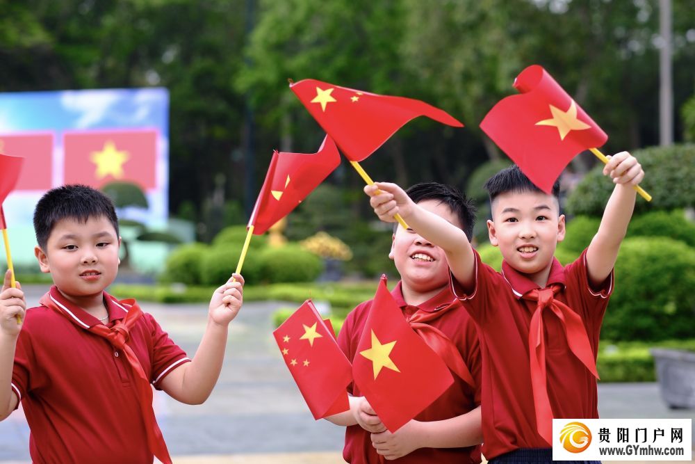 习近平出席苏林举行的欢迎仪式(图7) 习近平出席苏林举行的欢迎仪式(图7)